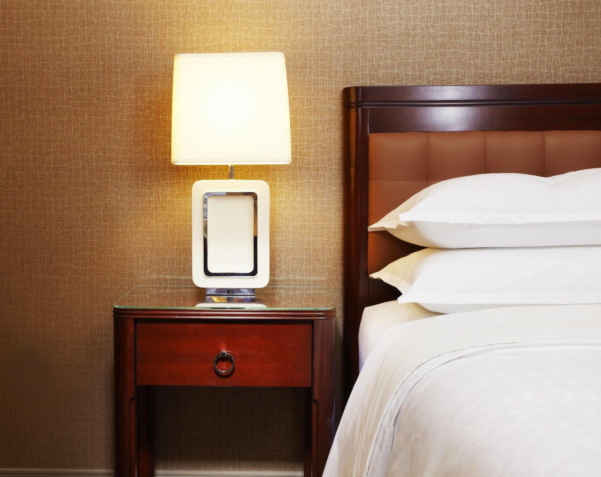 Sheraton Framingham Hotel & Conference Center Extérieur photo